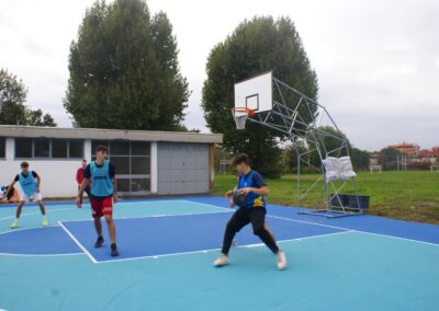 istituto marconi di gorgonzola ecopneus educational gomma riciclata d apfu pneumatici fuori uso legamebiente basket campo da basket sostenibile